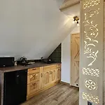 Проживание в семье Jaskier